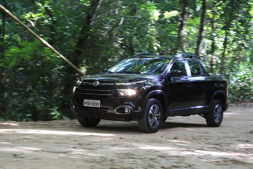 Fiat Toro Rattles from behind