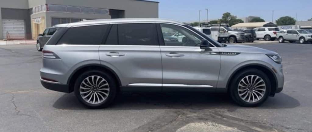 Lincoln Aviator Rattles from behind
