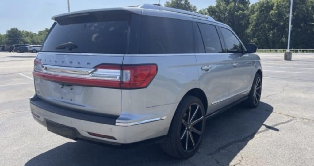 Lincoln Navigator Rattles from behind