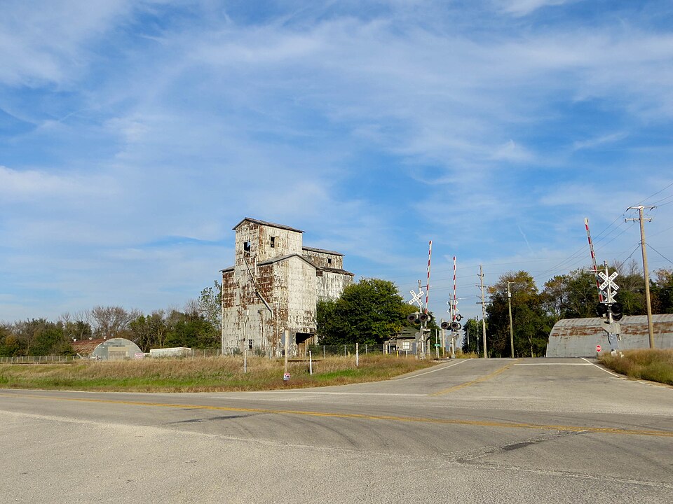File:20150925 04 Grain Elevator, Cayuga, Illinois (27441217060).jpg