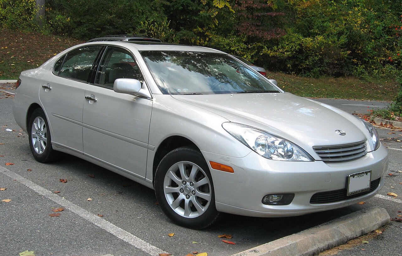 Silver 2002 to 2004 Lexus ES luxury sedan parked in a lot