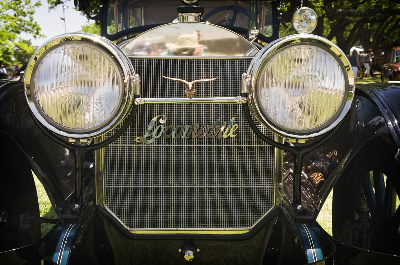 Close view of a Locomobile Model 48 with its long hood and brass radiator