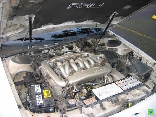 Yamaha-designed 3.0-liter V6 and curved intake runners in a 1991 Ford Taurus SHO