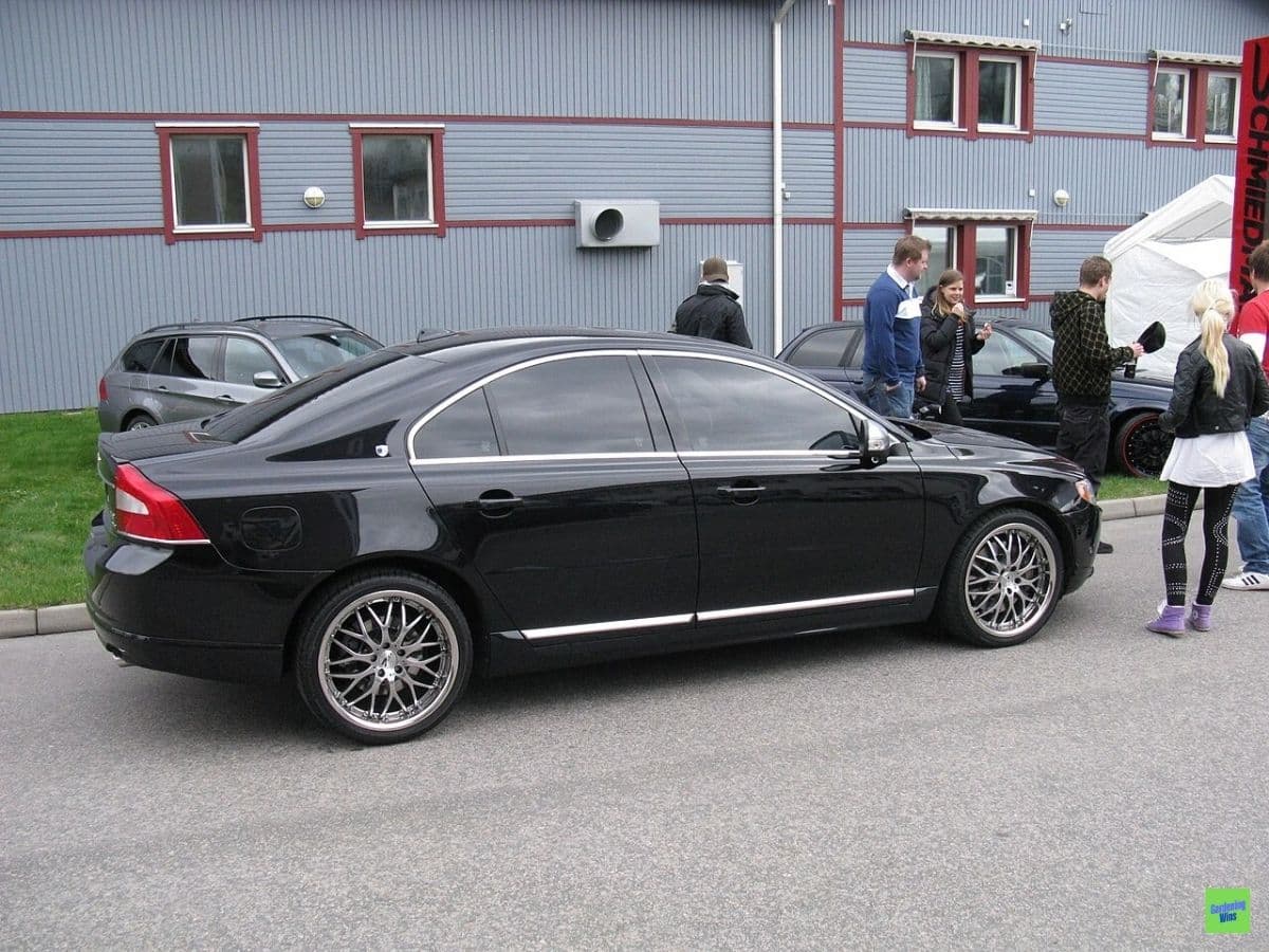 Black Volvo S80 V8 Executive viewed from the side