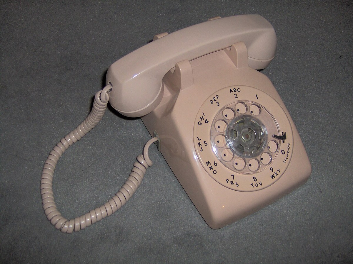 Beige Western Electric Model 500 rotary telephone