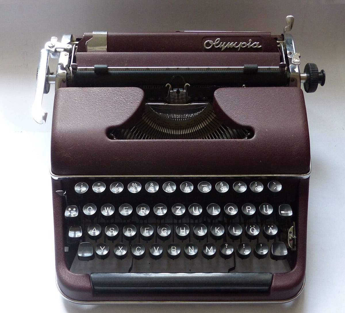 Brown Olympia SM2 manual typewriter