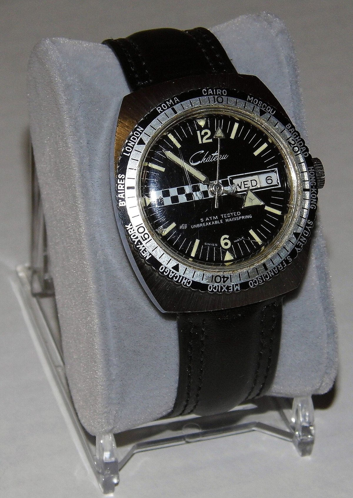 Vintage Chateau hand-wound wristwatch with a winding crown