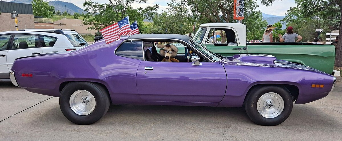 Purple 1971 Plymouth Road Runner at a car gathering
