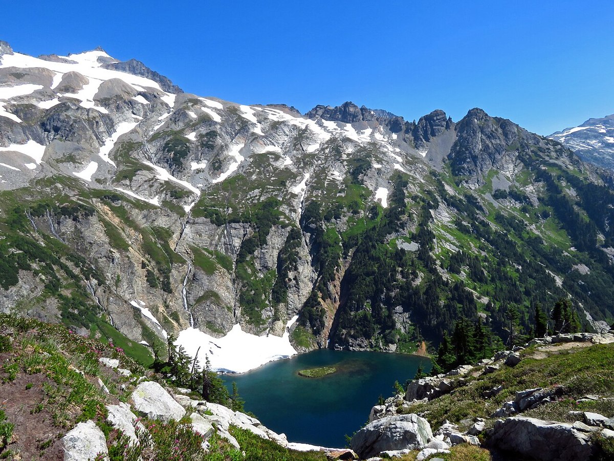 Doubtful Lake beneath snowy mountains viewed from Sahale Arm