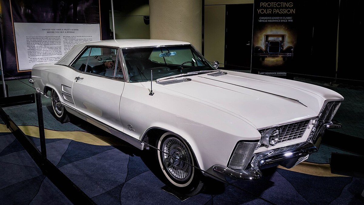 White 1963 Buick Riviera with its original first-generation body