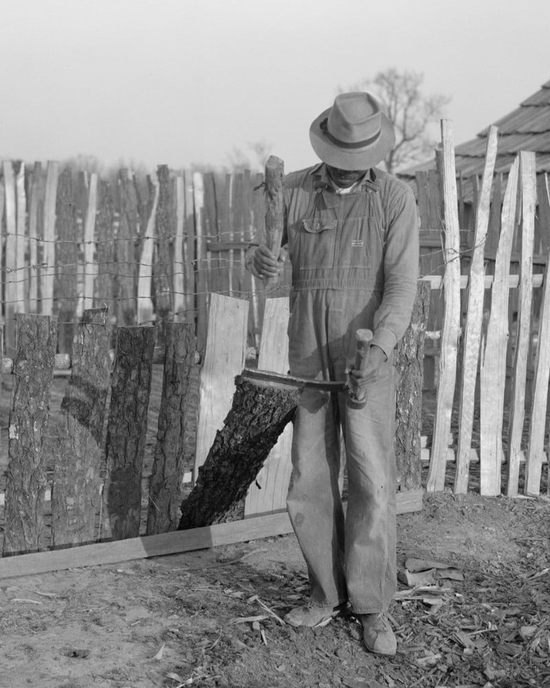 Splitting wood in Gee’s Bend, Alabama, February 1937.