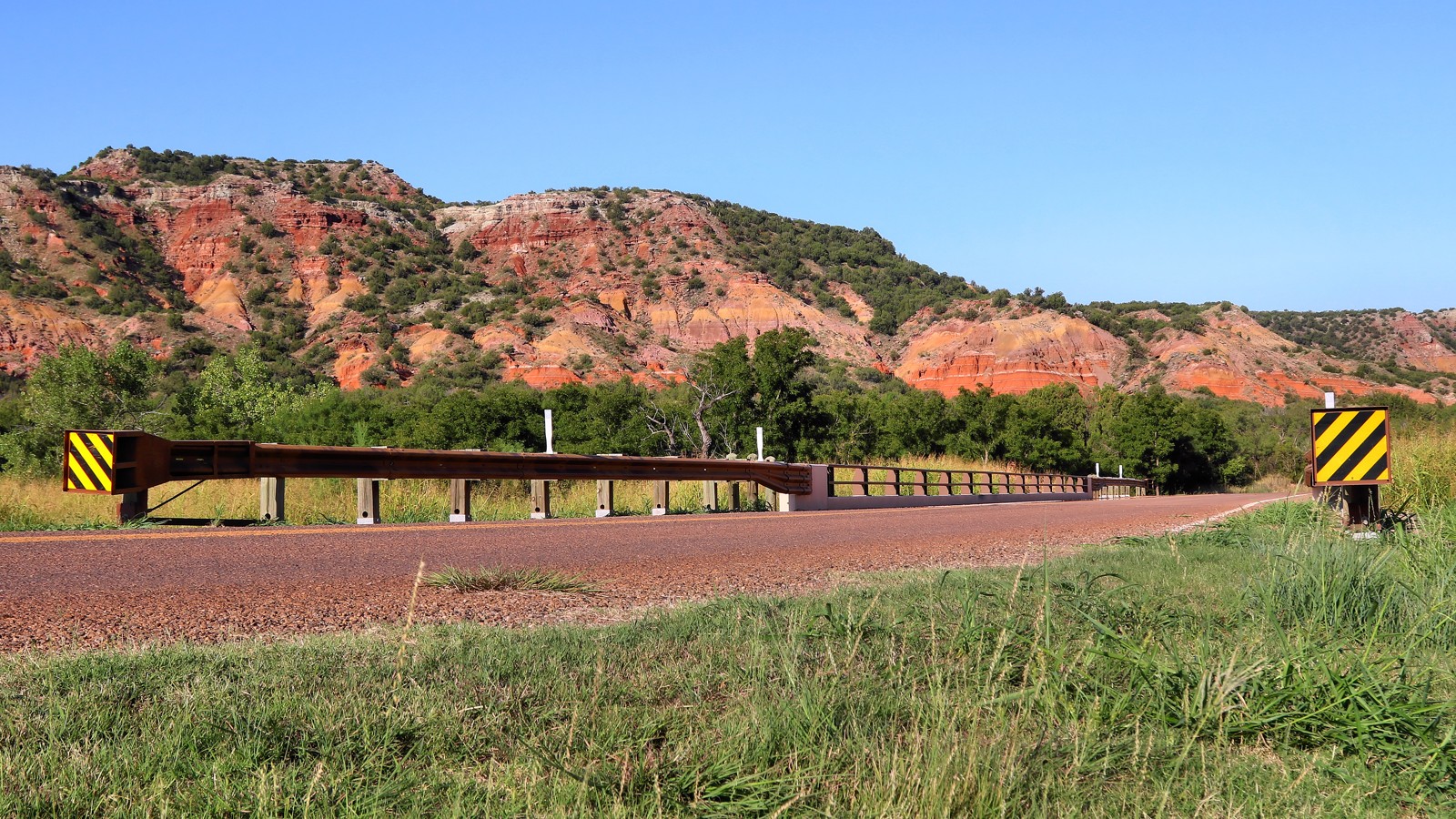 Bridge 5 brings the canyon’s red walls close to the park road.