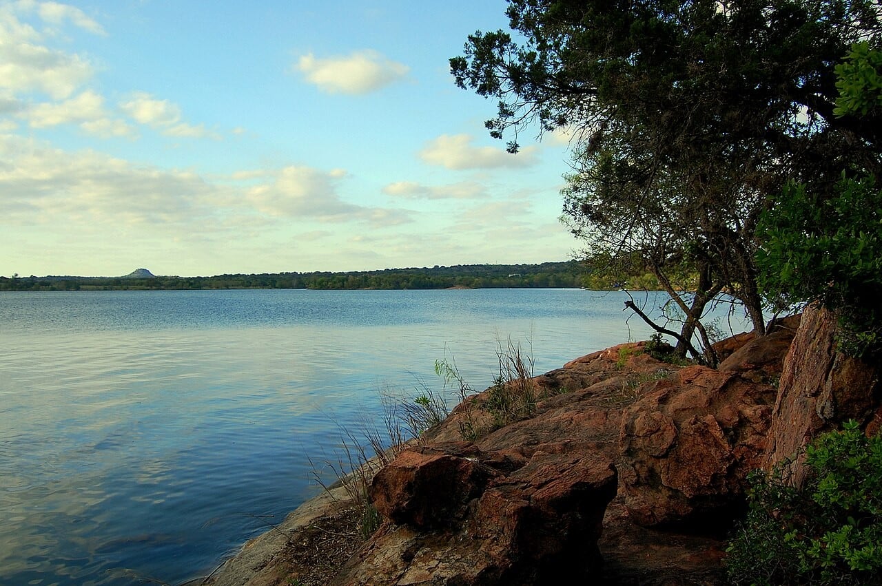 Inks Lake makes a refreshing change of scenery after the hills and cavern country.